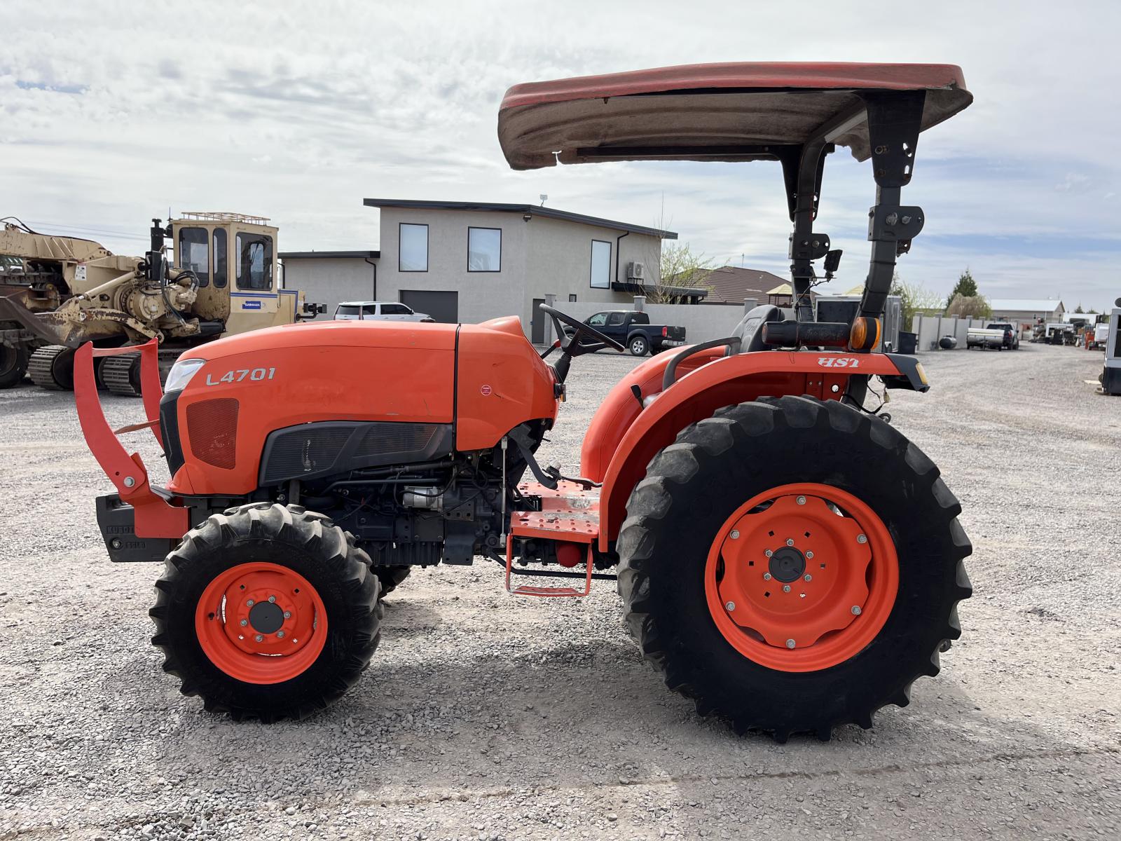 ./imagenes/INVOICE/2019/17302/TRACTOR KUBOTA L4701 - (12).JPG